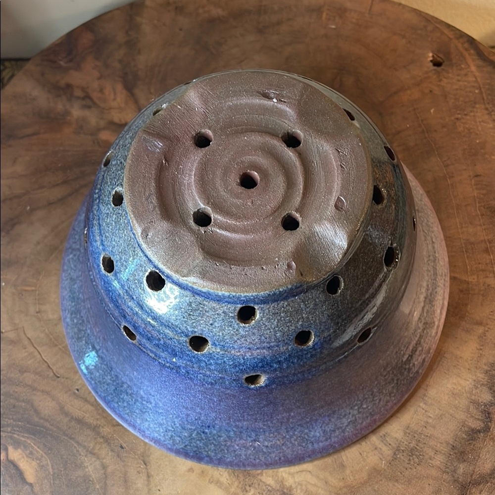 Ceramic Colander - Picture 3 of 3